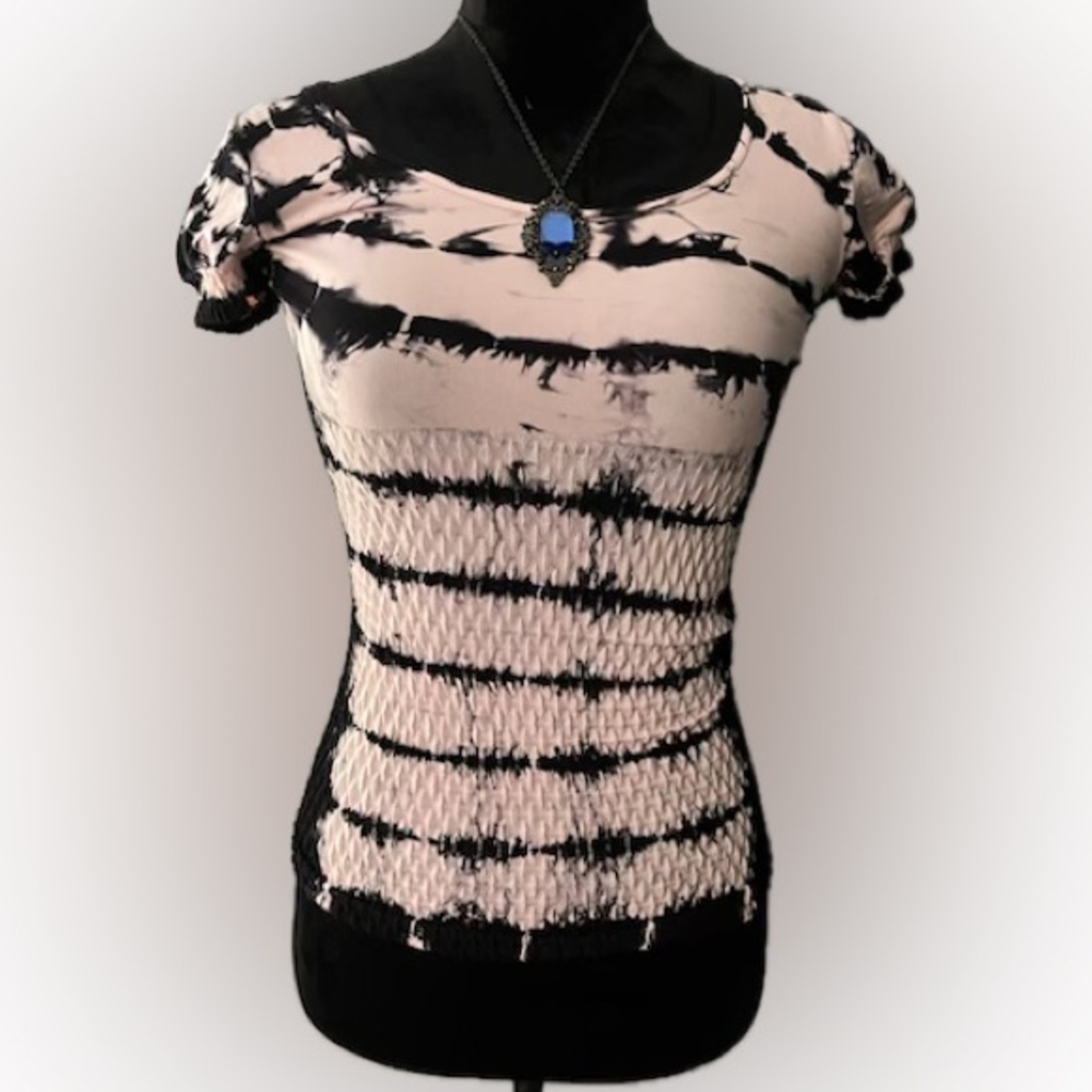 NWT Elegant Black and Pink O/S Women's Short Sleeve Top